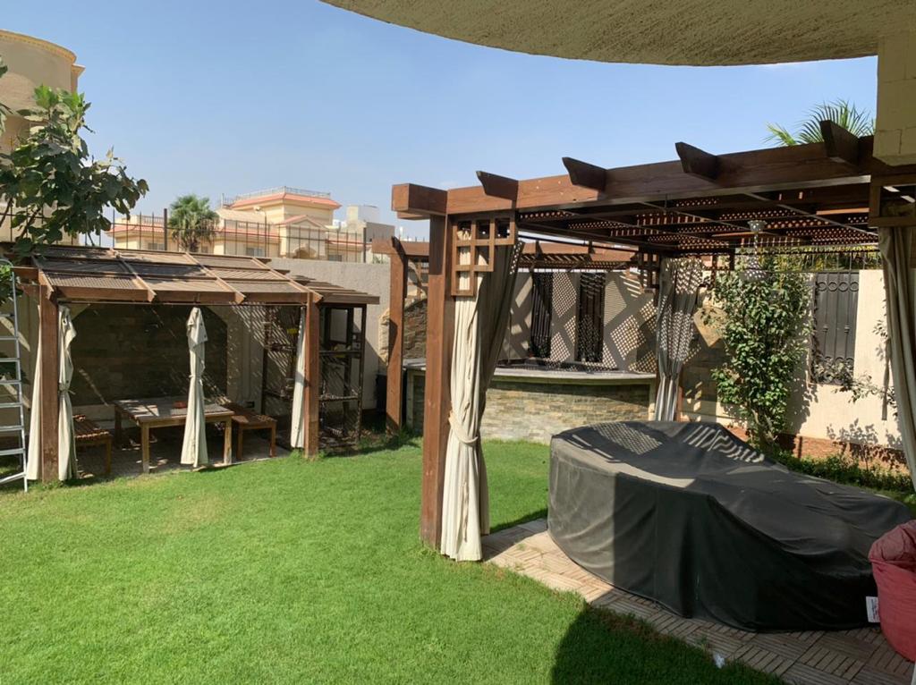 فيلا بكمبوند ضاحيه النخيل في الشروق 